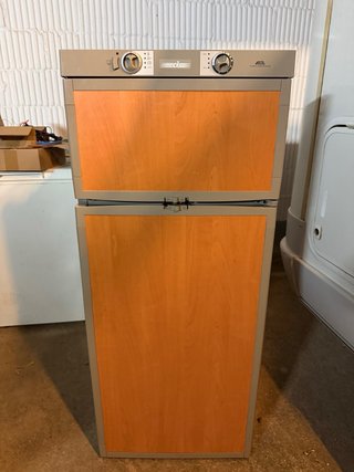 Nevera Trivalente Dometic AES Doble Puerta