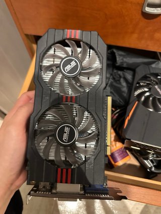 Lote Componentes PC: 2 GPUs y 8GB RAM