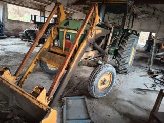 Tractor John Deere 3135 con pala