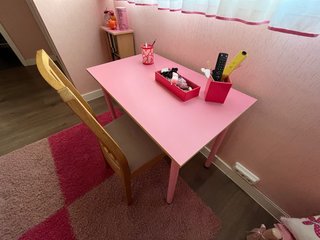 Tavolo per bambini rosa in legno