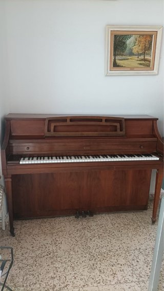 Piano vertical de madera