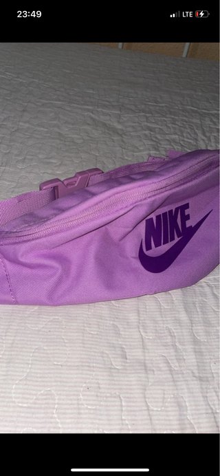 Riñonera Nike Morada