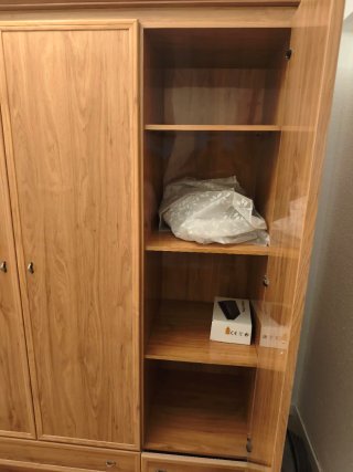 Armario de madera de 3 puertas