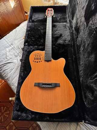 Guitarra Godin ACS Slim SA Nylon Cedar Natural