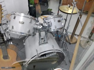 Batería Yamaha Blanca excelente estado