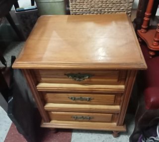Mesa de Noche Antigua de Madera