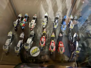Collezione 42 Moto Valentino Rossi VR46