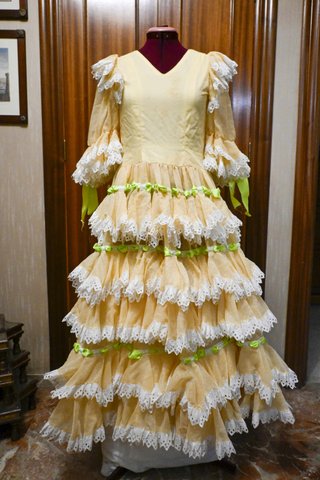 Vestido de Gitana Amarillo con Volantes