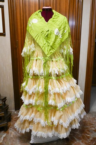 Vestido de Gitana Amarillo con Volantes