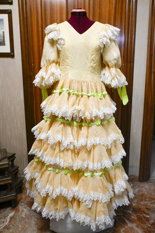 Vestido de Gitana Amarillo con Volantes