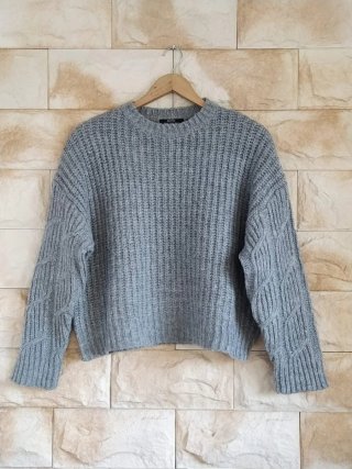Jersey Bershka gris talla XS