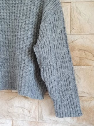 Jersey Bershka gris talla XS
