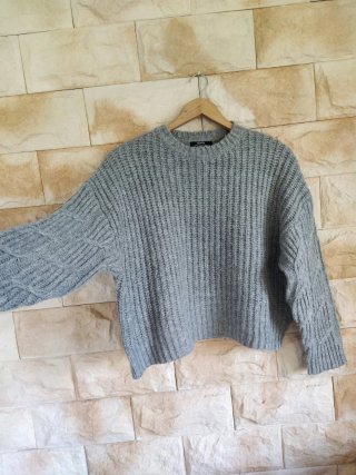 Jersey Bershka gris talla XS
