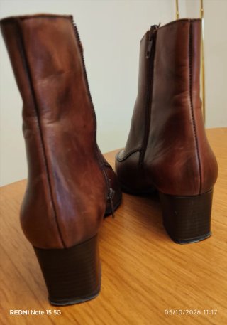Botines de piel marrones