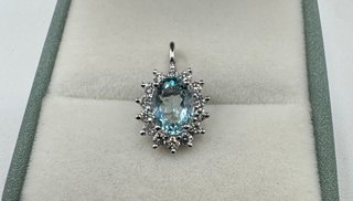 Colgante de oro 18 kt con aguamarina y diamantes