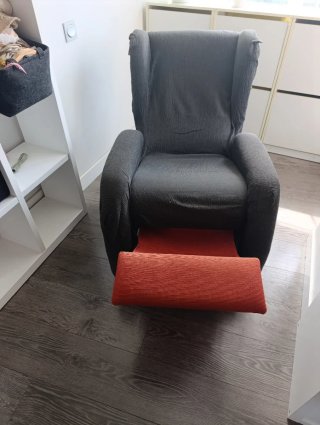Sillón relax gris con reposapiés naranja