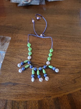 Collana girocollo perle colorate regolabile