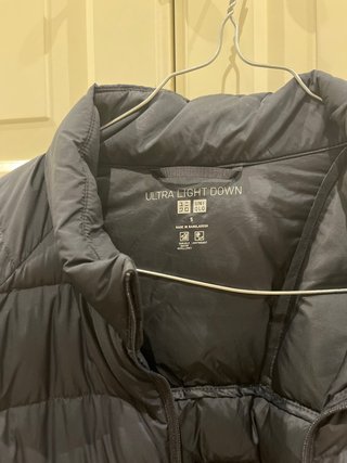 Plumas Ultra Light Uniqlo Talla S, azul marino