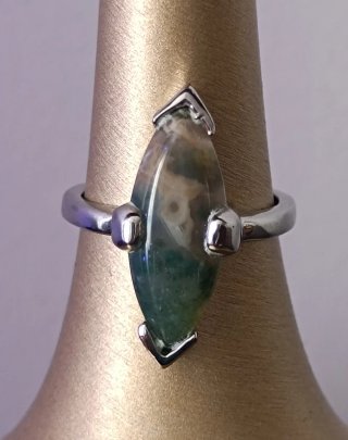 Anillo de Plata con Piedra Verde Piedra 2cm.