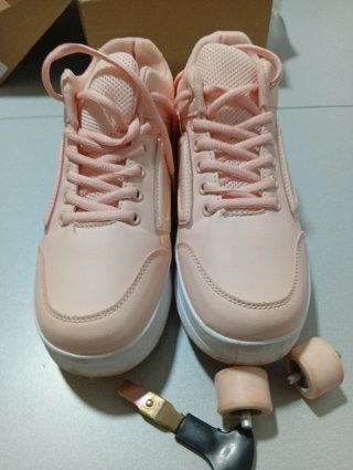 Zapatillas con ruedas rosas