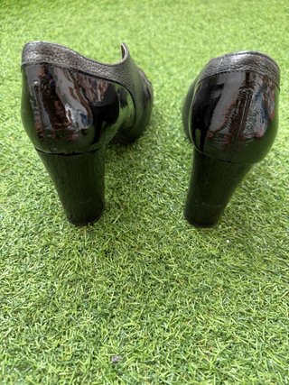 Zapatos Salón Pitillos Negros y Plata