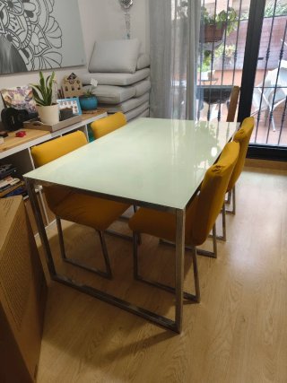 Conjunto de mesa y 4 sillas