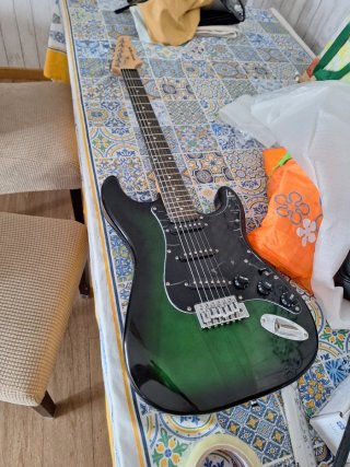Guitarra Eléctrica Verde/Negra