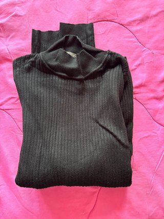 Jersey Negro de Cuello Alto