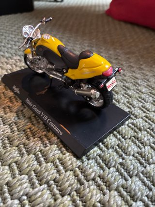 Modellino Moto Guzzi V10 Centauro Maisto