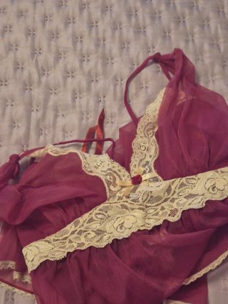 Camisa de noite com detalhes em renda
