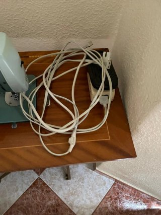 Máquina de coser antigua Alfa