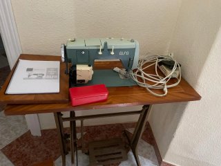 Máquina de coser antigua Alfa