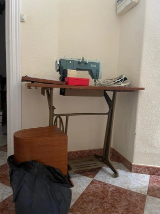 Máquina de coser antigua Alfa