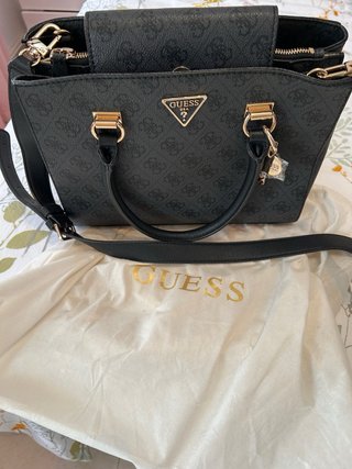 Bolso Guess Negro y Dorado