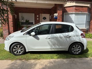 Peugeot 208 2012