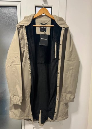 Gabardina impermeable Kaotiko nueva con etiqueta