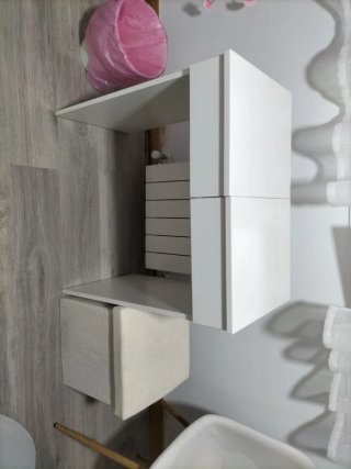 Escritorio tocador blanco y rojo