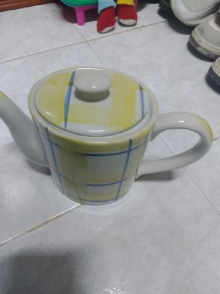 Tetera de Cerámica con Estampado de Cuadros