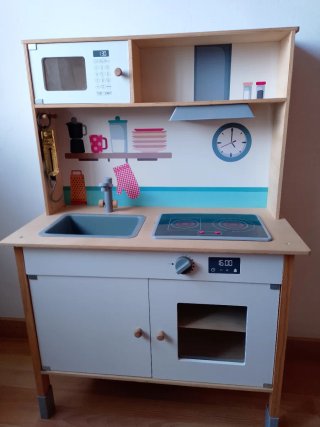 Cocinita de madera para niños
