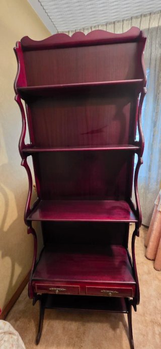 Estantería de madera estilo clásico