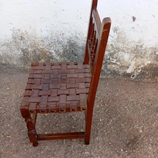 Silla Rústica de Madera y Cuero Trenzado
