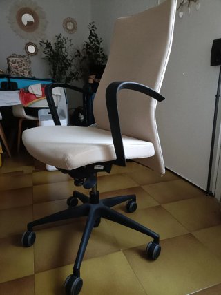 Silla de oficina/casa beige y negra