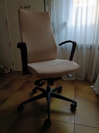 Silla de oficina/casa beige y negra