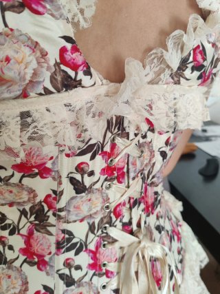 Vestido Corsé Floral con Encaje