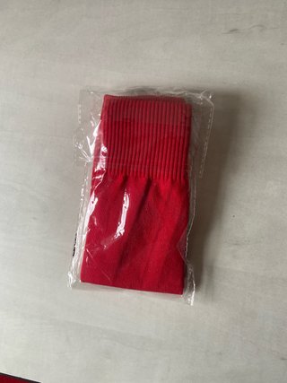 Medias de Fútbol Rojas sin abrir son pre cortadas