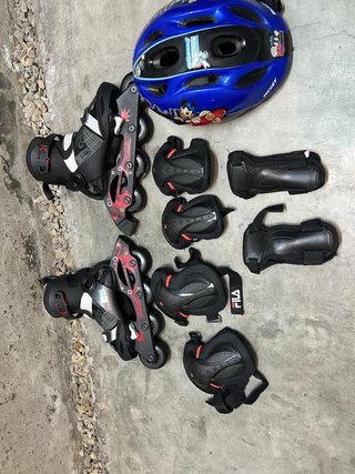 Pack Patines + Protecciones + Casco Mickey