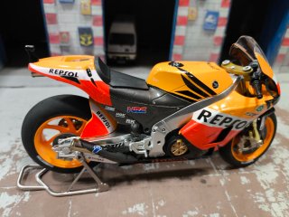 Moto Honda Repsol