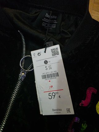 Chaqueta Bomber Negra con Parches Zara
