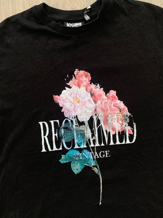 Camiseta Reclaimed Vintage Negra Flores Talla S