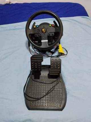 Volante Thrustmaster TMX con Pedales